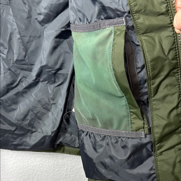 L.L. Bean Men's Green Goose Down Puffer Vest - Picture 7 of 9